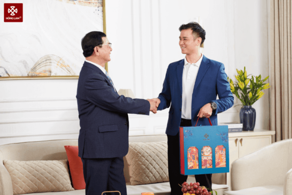 vi-sao-doanh-nghiep-lon-luon-chon-qua-tinh-te-thay-vi-pho-truong